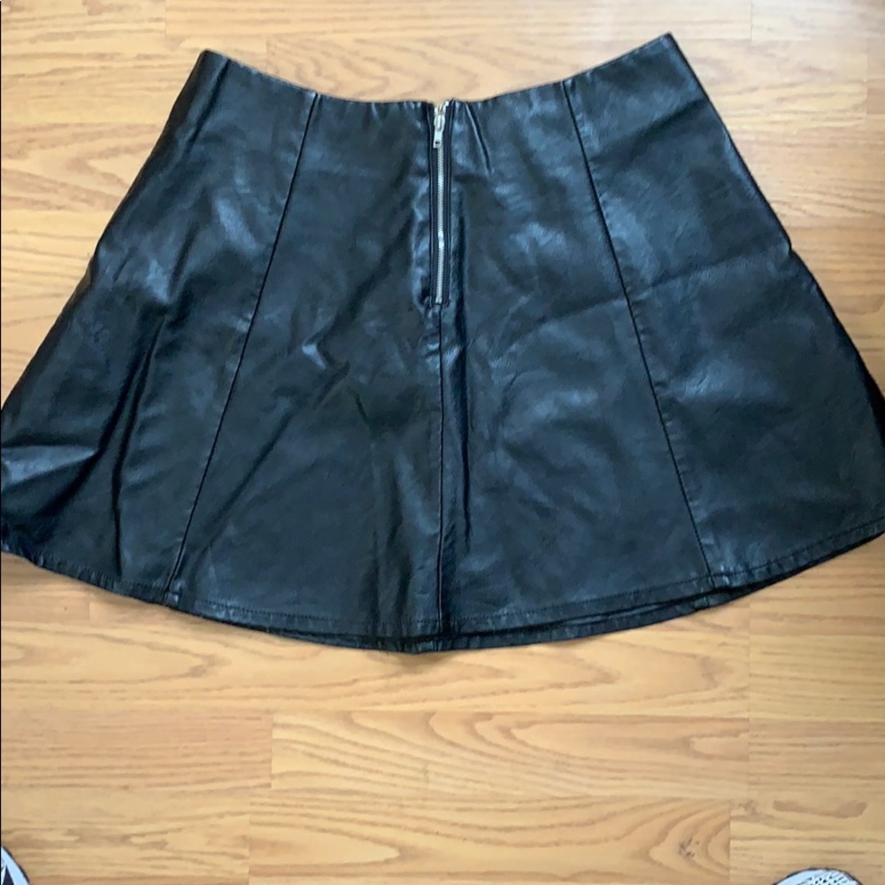 Forever 21 Black skirt - Picture 4 of 7